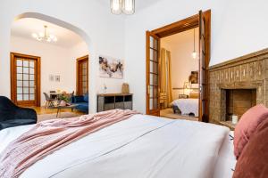 2BR Blue Cloud in the Centre