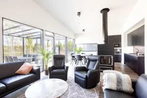 Villa Eslahti - Seafront/Jacuzzi - Löparö