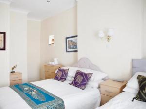 MyRoomz Tudor Rose Original