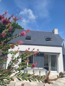 Maison tout confort au calme à 300m de la mer et du GR34 avec jardin