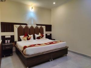 Hotel Mandi Heights - Bar, Fine Dining & Banquet Hall