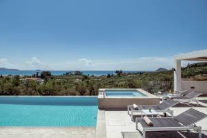 Villa Roselia - Luxury Escape with Magnificent Views, by ZanteWize