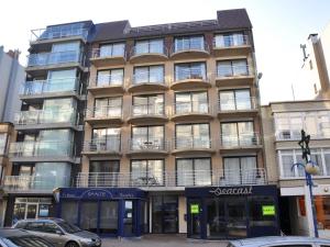 Studio in St-Idesbald with Sea View Balcony