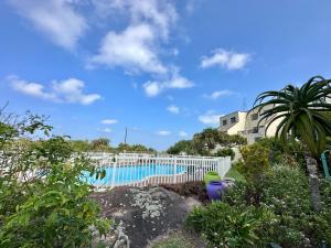 La Corsica 4, Uvongo