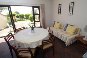 La Corsica 4, Uvongo