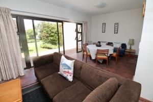 La Corsica 4, Uvongo