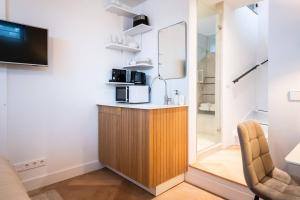 Beautiful Amstel houseboat