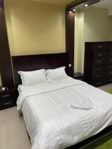 Superb & comfy 3BDR apartment with outstanding view شقة فندقية فاخرة فيو رائع للمطار