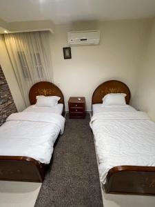 Superb & comfy 3BDR apartment with outstanding view شقة فندقية فاخرة فيو رائع للمطار