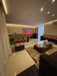 Superb & comfy 3BDR apartment with outstanding view شقة فندقية فاخرة فيو رائع للمطار