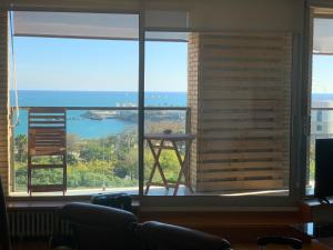 Sea views & city skyline