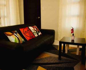 Fabulous Lakeshore House Fully Airconditioned Hi-speed WiFi 300 Mbps