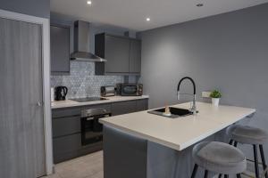 #4 Stylish City Centre Apartment with Free Private Parking, close to Hull New Theatre and Connexin Live Arena