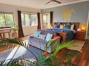 Cosy Studio with Forest Views, Noosa Hinterland - Doonan