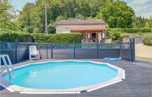 Amazing home in Douzillac with 4 Bedrooms and Outdoor swimming pool