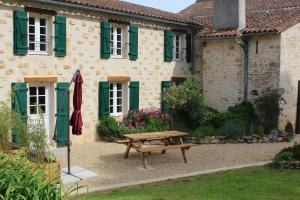 Maisons d'hotes Domaine de la Basse Bobiniere - Gite et Chambres d'hotes : Appartement - Vue sur Jardin