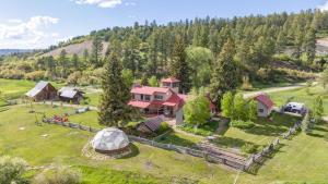 obrázek - 3076 W Highway 160 - Main House