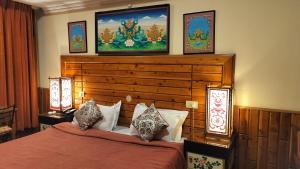 Auspiscious Him View Hotel