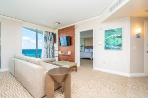 TRUMP INTERNATIONAL BEACH RESORT 2 BEDROOM APARTMENT 1600 Sqf Ocean and Bay View