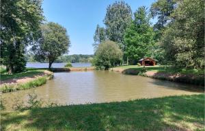 Maisons de vacances Amazing Home In Bonnemain With Wifi And 3 Bedrooms : Maison de Vacances 3 Chambres 