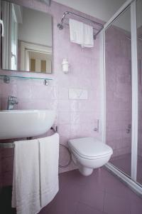  Triple Room with Balcony and Side Sea View room in Hotel Ronchi