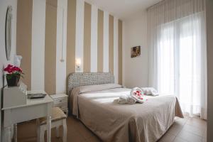 Double Room with Balcony and Side Sea View room in Hotel Ronchi