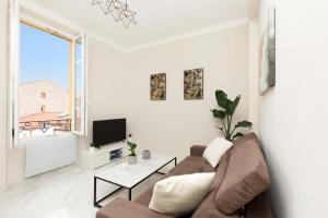 Bright and elegant renovated two rooms - Near Suquet