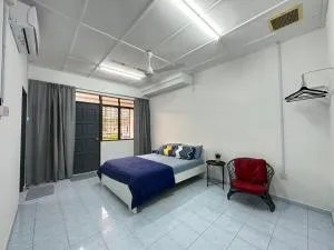 Permas Double Storey 8 Pax WiFi Netflix - Plintong