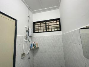 Permas Double Storey 8 Pax WiFi Netflix