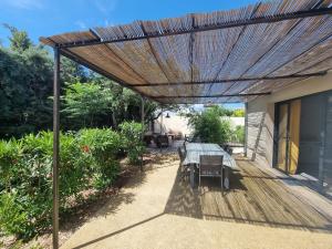 Maisons de vacances Les Bergeries de Saumane, gite 6 personnes au sein d'un ensemble de 4 gites,Piscine commune : photos des chambres