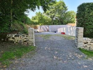 Appartements Millstone Gite 1, two bed apartment + shared pool : photos des chambres