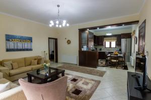 Katerina & Elias Family House