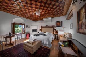 Junior Suite with Mountain View - Pasifae room in Archontiko Sakali