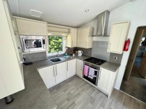 3 Bedroom Caravan LG34, Lower Hyde, Shanklin