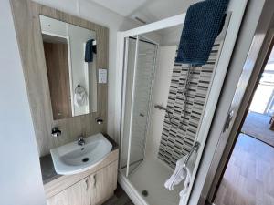 3 Bedroom Caravan LG34, Lower Hyde, Shanklin