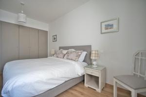 Luxury Apartment 90sqm with Pool near Beach WIFI Unlimited Optical Fiber