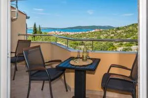 Apartman Enzzo - Ražine