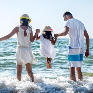 Amazing condo 5 minute walk to the beach!