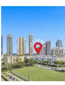 Amazing condo 5 minute walk to the beach!