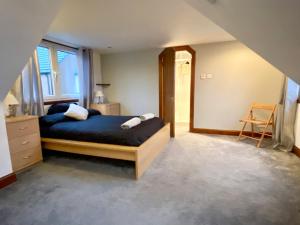 Cosy cottage with free parking close to airport