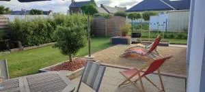 Maison récente avec jardin. - Lantic