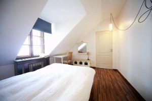 3 bedroom compact apt Old town