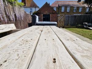 Caban Cwtch - Log fire, pool table, hot tub cinema