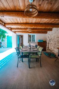 Maisons de vacances Superbe maison de village-Piscine-Ideal famille : photos des chambres