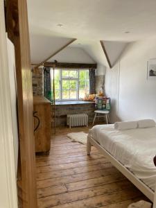 400 year old quirky Cornish cottage, in Bude, Poughill.