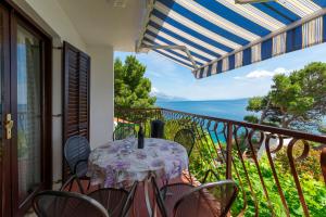 Three-Bedroom Apartment room in Apartments Djani
