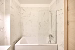 Alma 109 - Pool by N10