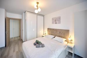 Alma 109 - Pool by N10