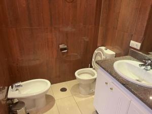 33 Pleasures Del Duque Apartment