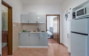 Lovely Apartment In Jadranovo With Wifi